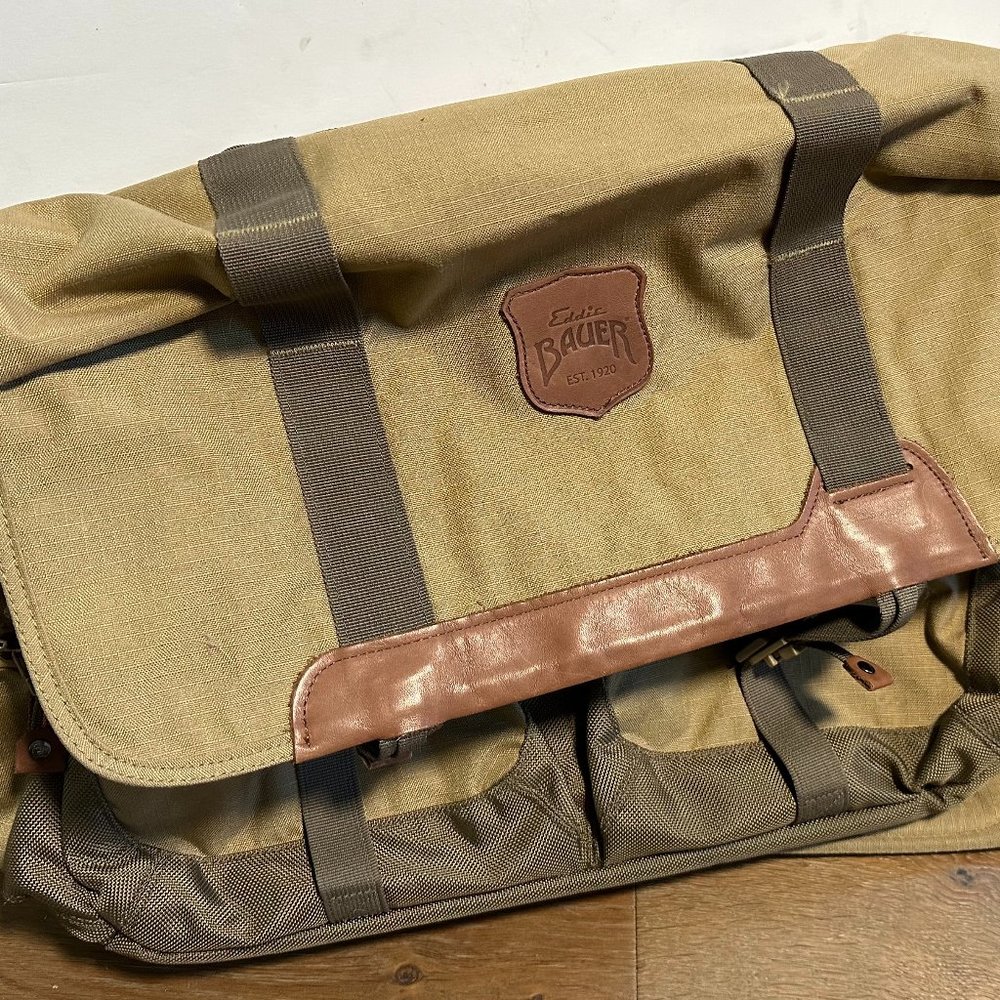 Eddie Bauer Messenger Bag, EXCELLENT CONDITION